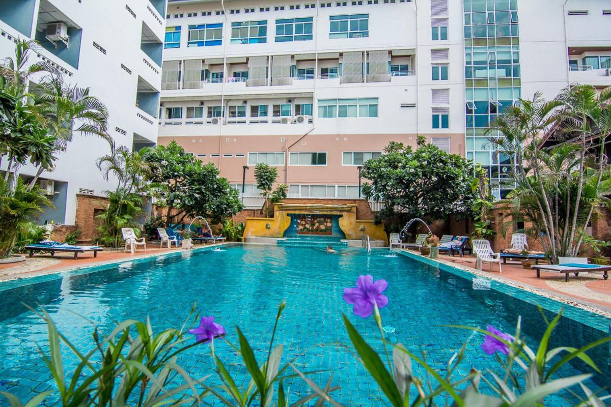 Sutus Court 7 Hotel Pattaya Luaran gambar