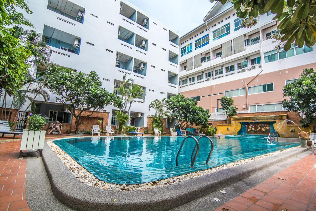 Sutus Court 7 Hotel Pattaya Luaran gambar