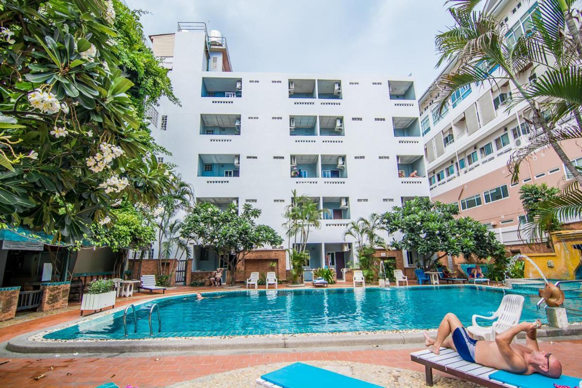 Sutus Court 7 Hotel Pattaya Luaran gambar