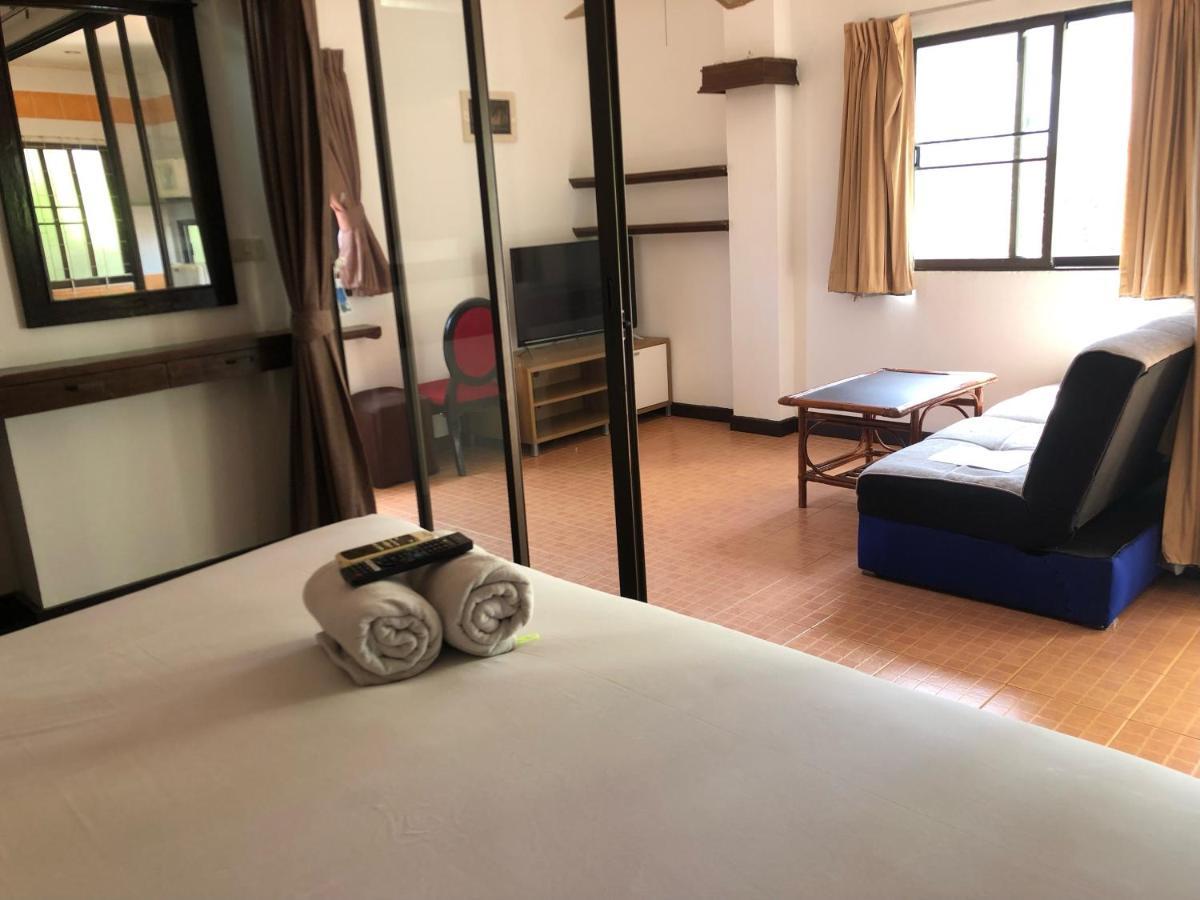 Sutus Court 7 Hotel Pattaya Luaran gambar