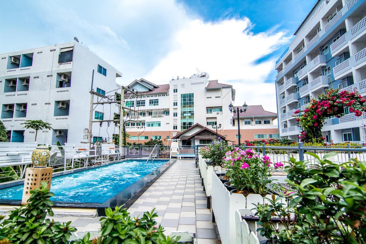 Sutus Court 7 Hotel Pattaya Luaran gambar
