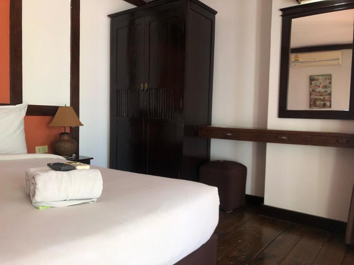 Sutus Court 7 Hotel Pattaya Luaran gambar