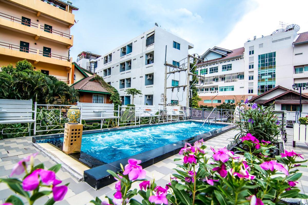 Sutus Court 7 Hotel Pattaya Luaran gambar